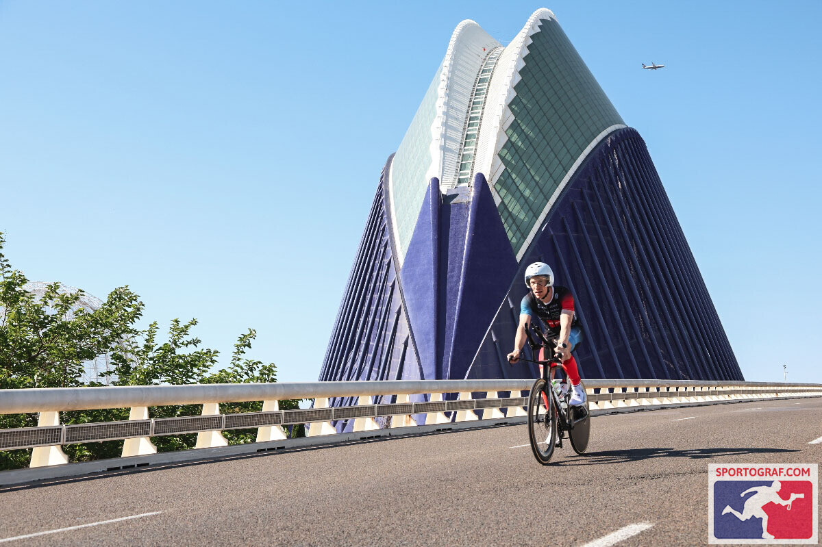 Fietsen langs City of Arts and Sciences Valencia